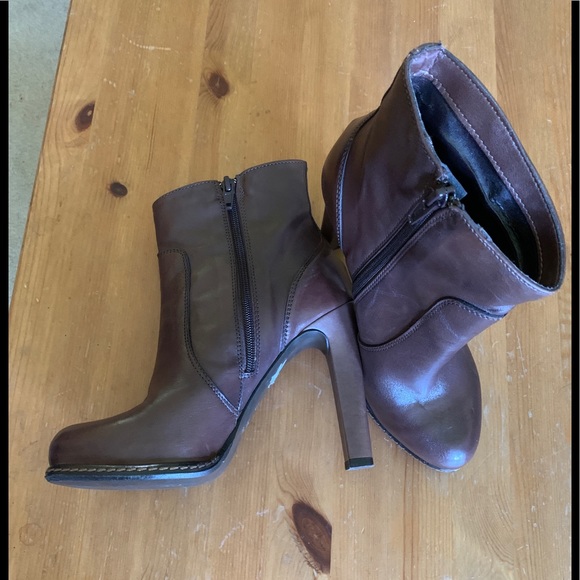 Shoes - Picture 3 of 4